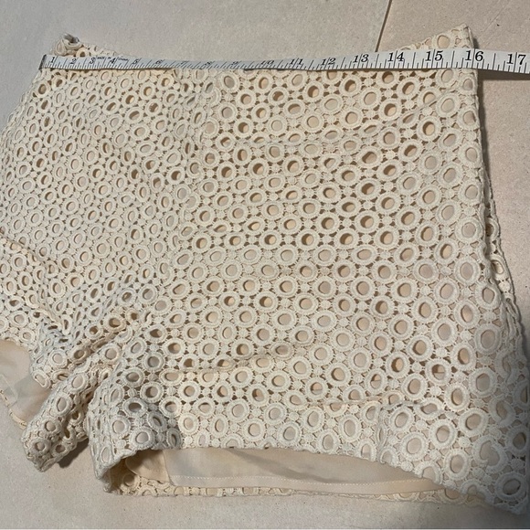 Banana Republic Cream Lace Shorts 8 - Picture 9 of 11